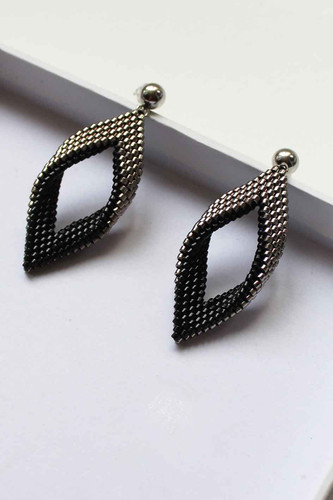 گوشواره میوکی - طرح منحنی سه بعدی - مشکی - نقره ای