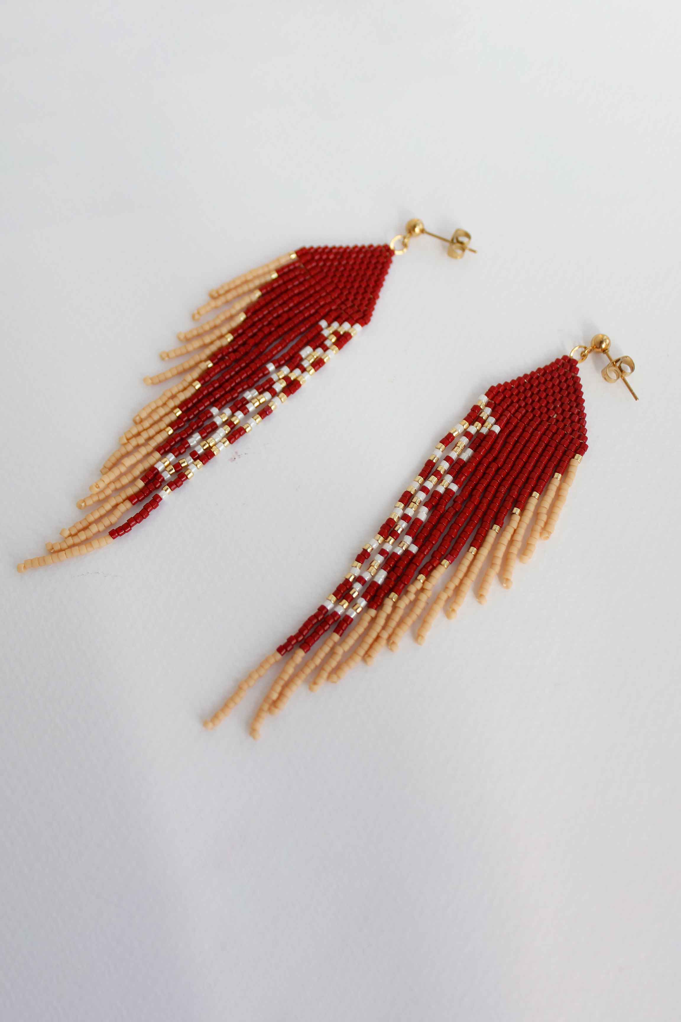 گوشواره میوکی به سبک بومیان آمریکایی - طرح بوهمی - سفید - کرم - طلایی - زرشکی