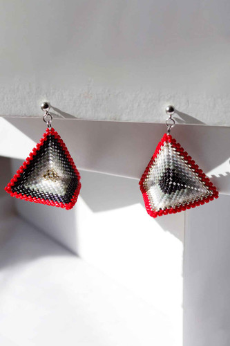 گوشواره میوکی - طرح سهبعدی - قرمز - سفید - طوسی - مشکی