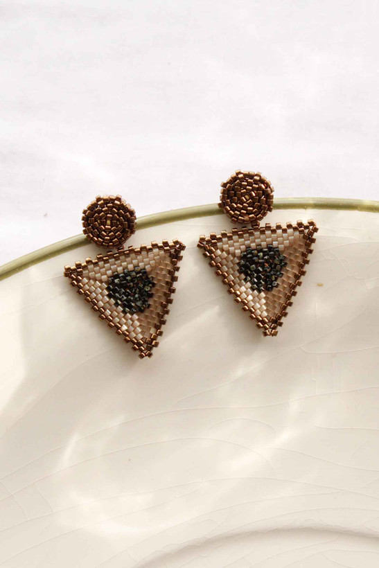 گوشواره میوکی - طرح دو مثلث - مشکی - بژ - برنز