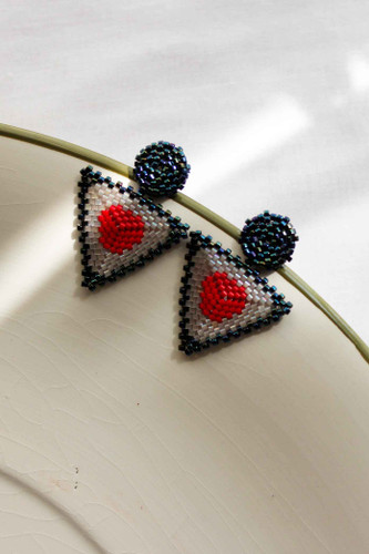 گوشواره میوکی - طرح دو مثلث - سرمه ای متالیک - بژ - قرمز