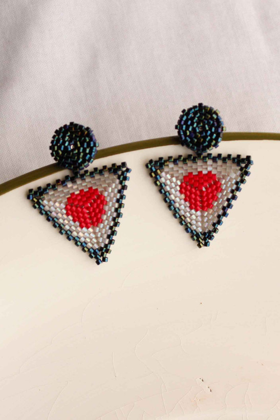 گوشواره میوکی - طرح دو مثلث - سرمه ای متالیک - بژ - قرمز