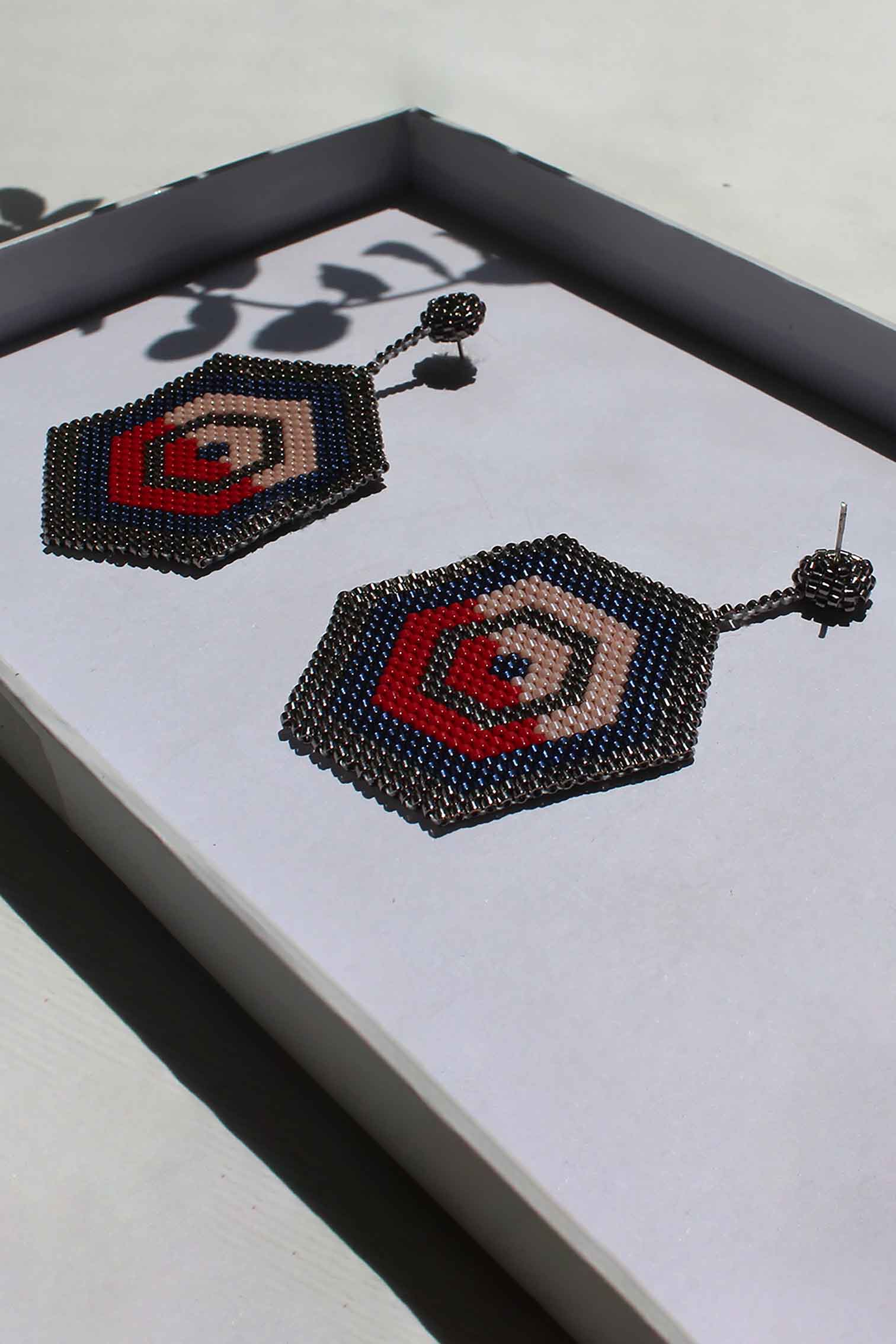 گوشواره میوکی - طرح شش ضلعی - نقره ای - صورتی - قرمز - سرمه ای