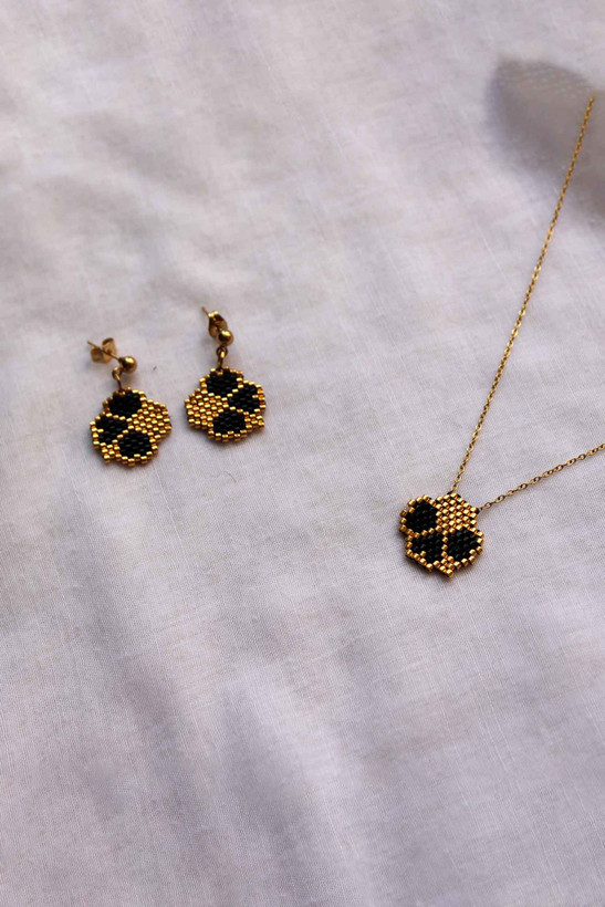 نیم ست گردنبند و گوشواره - شبدر چهار برگ - مشکی - طلایی