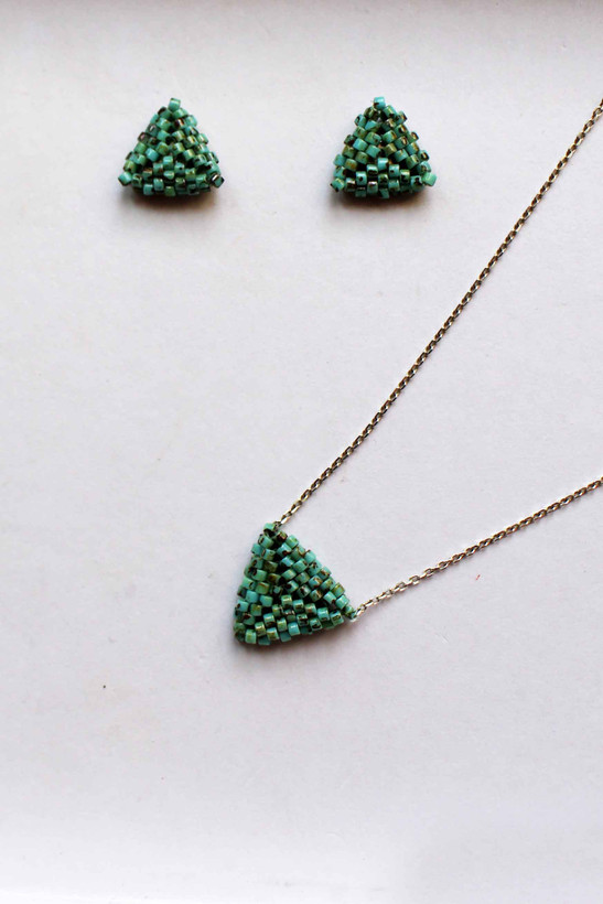 نیم ست گردنبند و گوشواره - طرح مثلث - فیروزه ای رگه دار