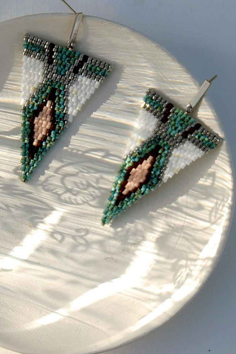 گوشواره میوکی - طرح مثلث رنگی - سفید - فیروزه ای - صورتی ملایم - نقره ای - قهوه