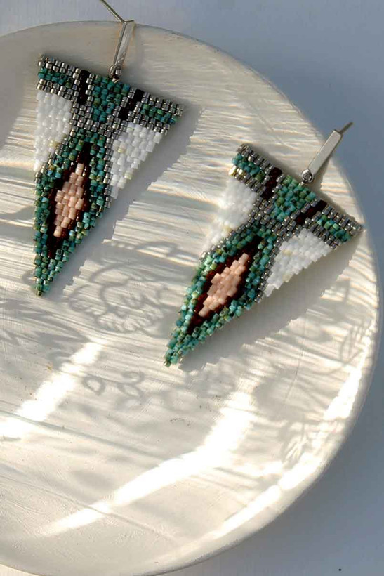 گوشواره میوکی - طرح مثلث رنگی - سفید - فیروزه ای - صورتی ملایم - نقره ای - قهوه