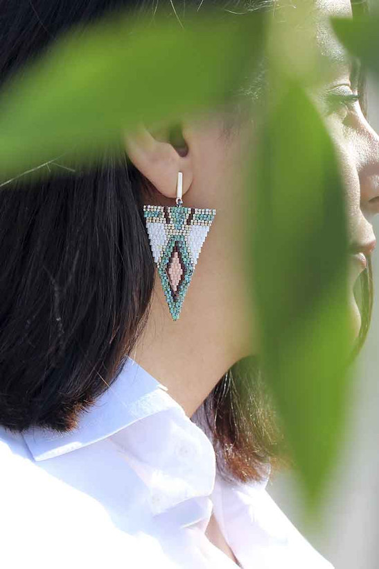 گوشواره میوکی - طرح مثلث رنگی - سفید - فیروزه ای - صورتی ملایم - نقره ای - قهوه