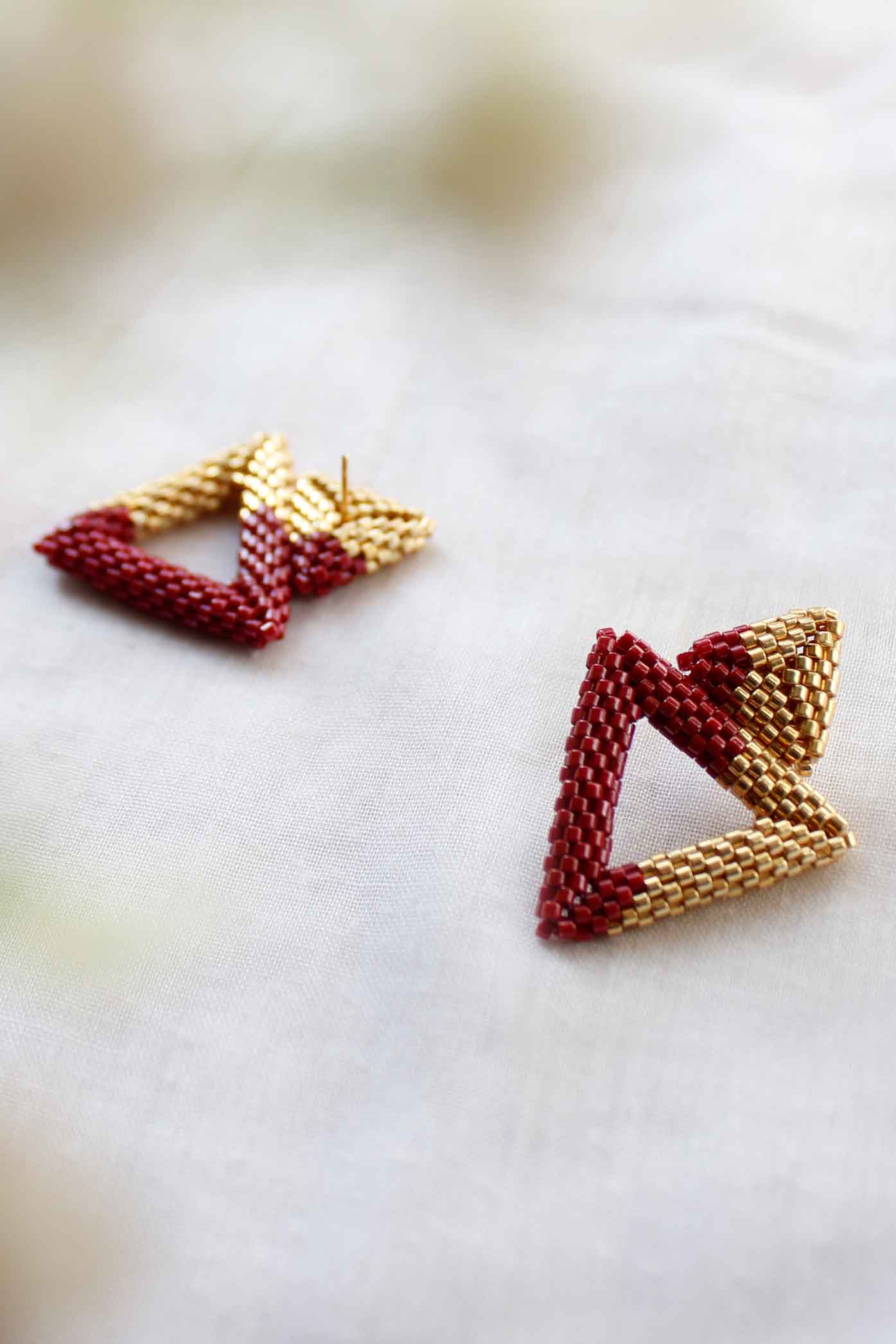 گوشواره میوکی و نقره - طرح دو مثلث - زرشکی - طلایی