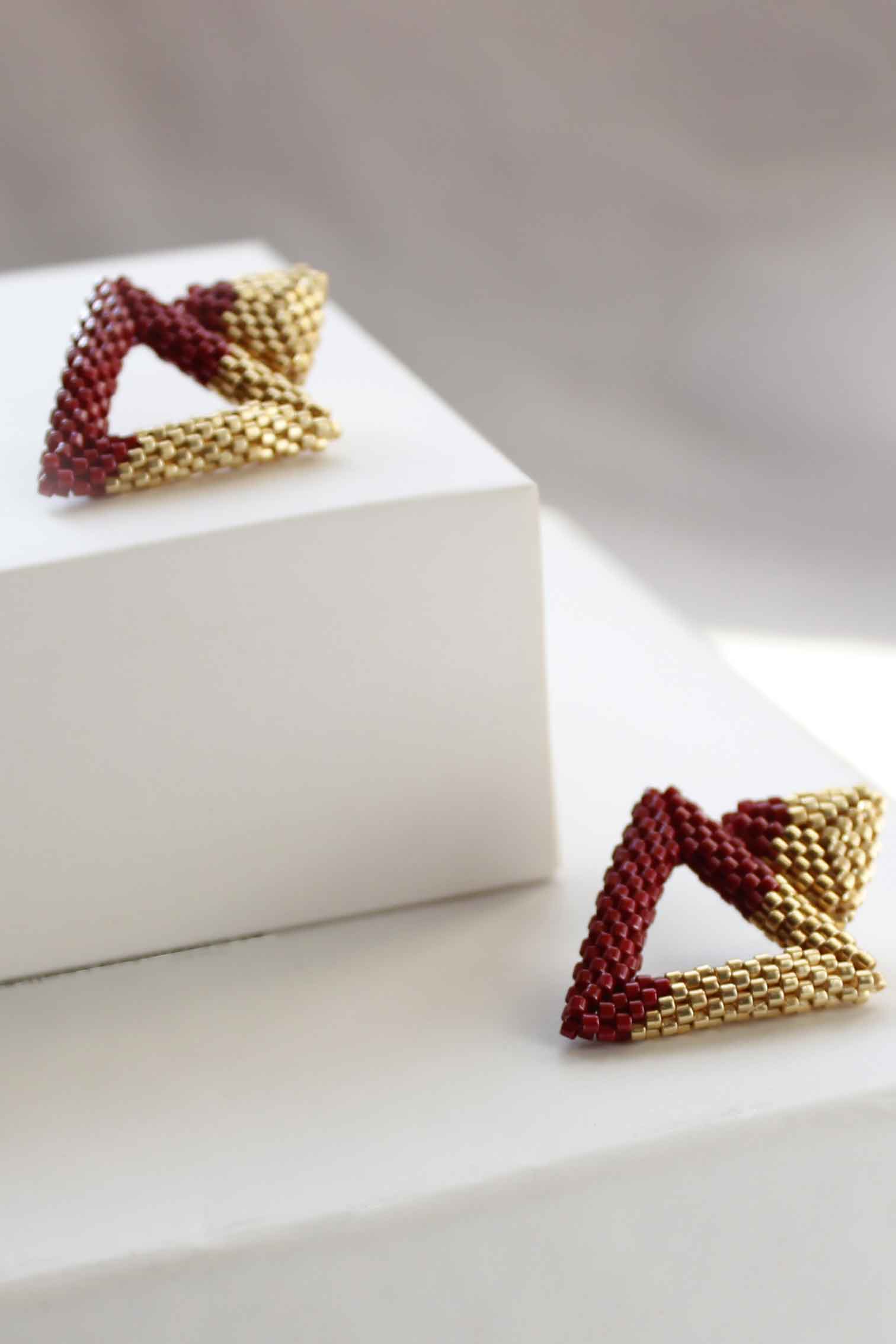 گوشواره میوکی و نقره - طرح دو مثلث - زرشکی - طلایی