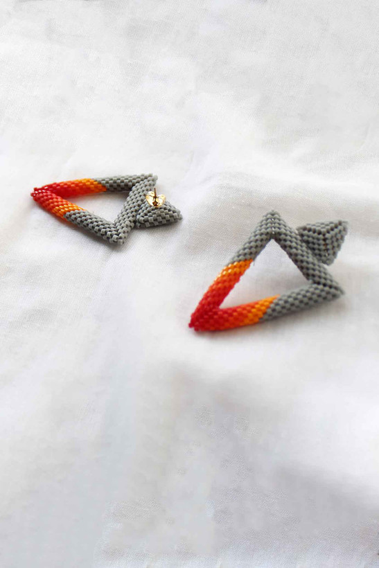 گوشواره میوکی - طرح دو مثلث - طوسی - نارنجی