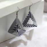 گوشواره میوکی - طرح سهبعدی - طوسی متالیک - سرمه ای - سفید