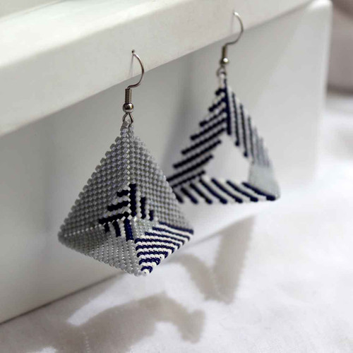 گوشواره میوکی - طرح سهبعدی - طوسی متالیک - سرمه ای - سفید