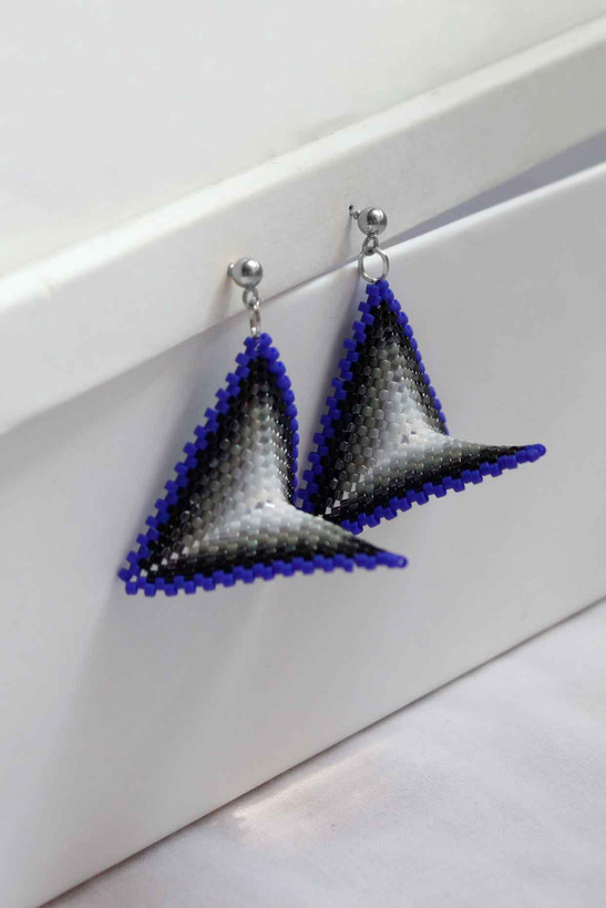 گوشواره میوکی - طرح سهبعدی - آبی - سفید - طوسی - مشکی