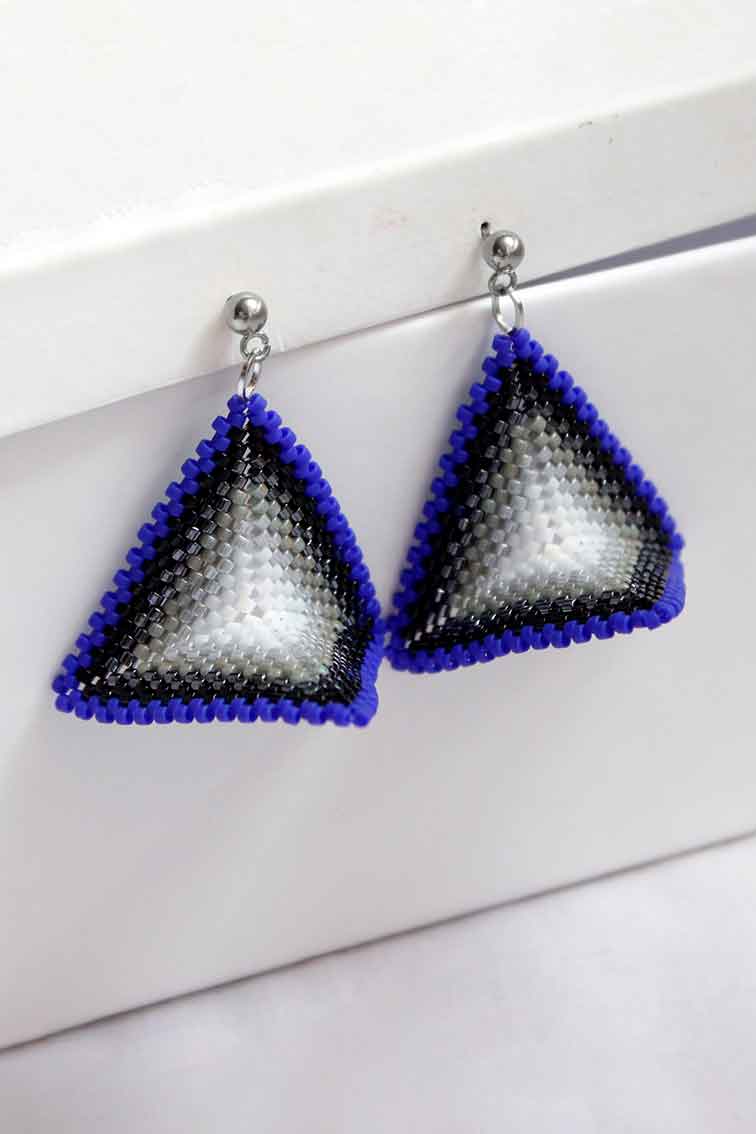 گوشواره میوکی - طرح سه‌بعدی - آبی - سفید - طوسی - مشکی