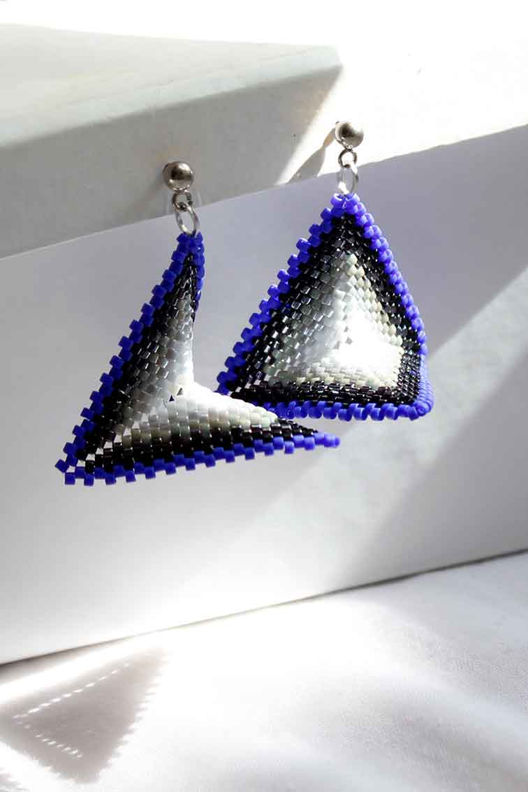 گوشواره میوکی - طرح سه‌بعدی - آبی - سفید - طوسی - مشکی