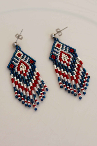 گوشواره میوکی به سبک بومیان آمریکایی - طرح هندسی - سرمه ای - قرمز - سفید