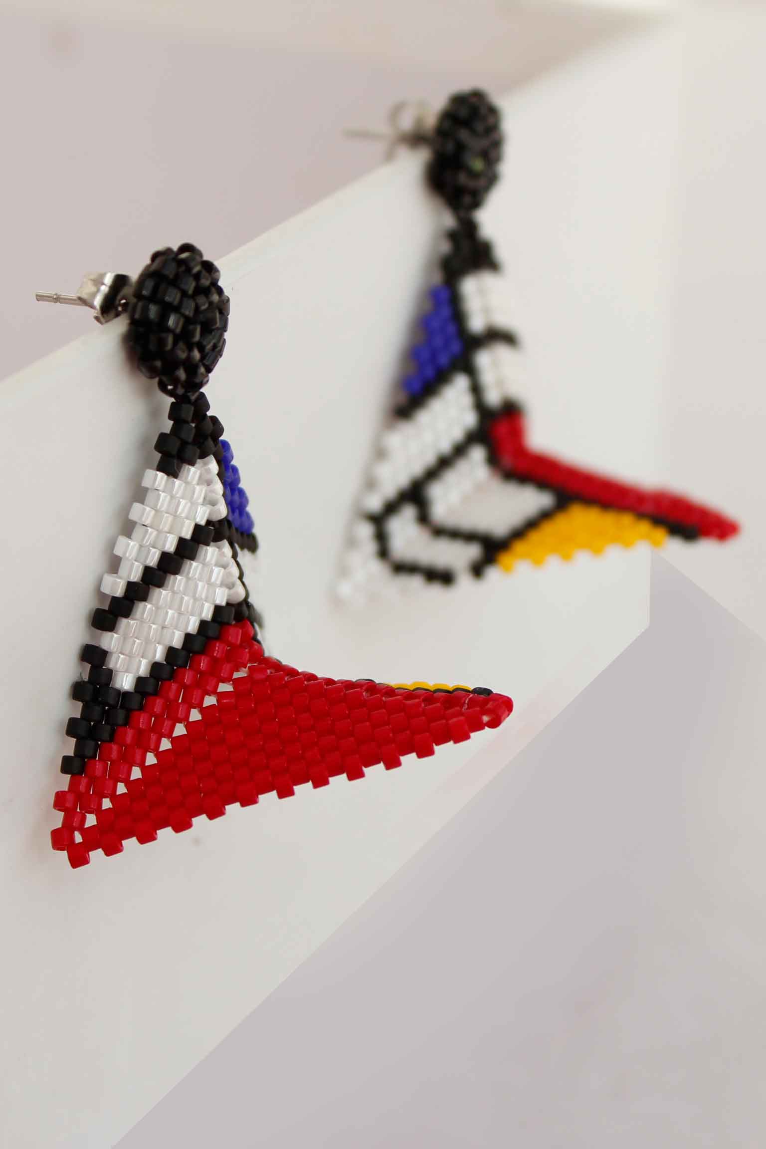 گوشواره میوکی - طرح موندریان - سفید - مشکی - قرمز - آبی - زرد