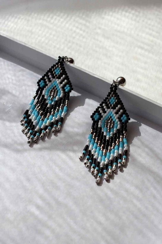 گوشواره میوکی به سبک بومیان آمریکایی - طرح هندسی - مشکی، سفید و آبی