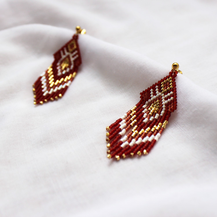 گوشواره میوکی به سبک بومیان آمریکایی - طرح هندسی - زرشکی