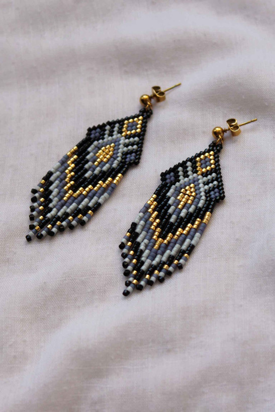 گوشواره میوکی به سبک بومیان آمریکایی - طرح هندسی - مشکی،سفید و بنفش روشن